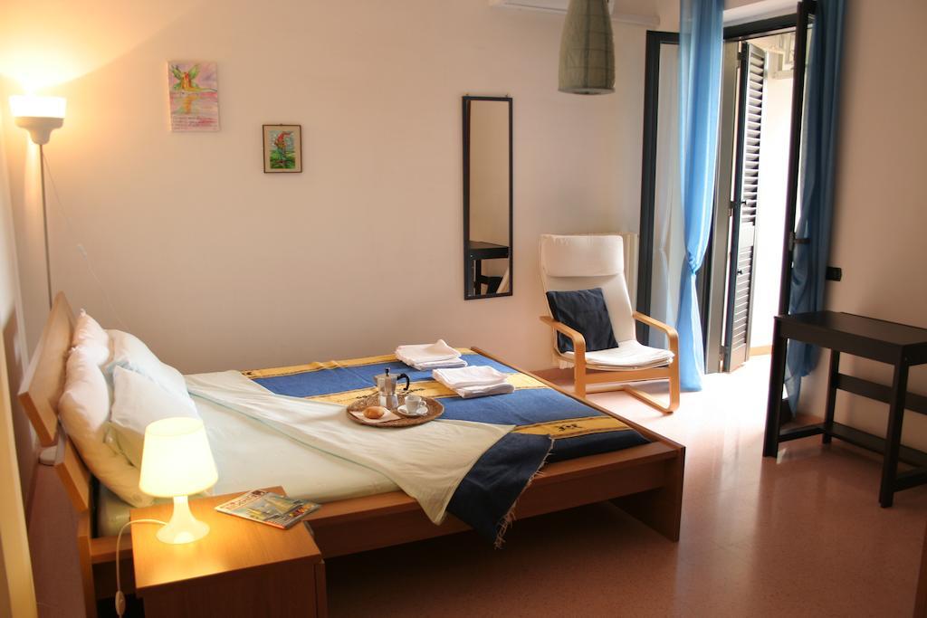 לינה וארוחת בוקר סאניקולה Casa Di Marco חדר תמונה